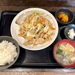 家族 - 肉野菜炒め定食