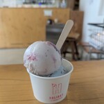 HOLIDAY ICE CREAM STORE - 