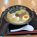らあめん花月嵐 - 料理写真:嵐げんこつラーメン（醤油）、920円。
