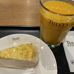 TULLY'S COFFEE - マンゴー…スムージー的なドリンクとミルクレープ