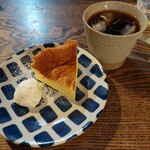 ミディリュヌ - チーズケーキ、アイスコーヒー