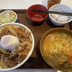 すき家 - 料理写真:豚汁ラーメン&牛丼大盛り温玉セットにお新香トッピング