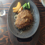 Cafe & Bakery VERITA - 秋吉高原牛の粗挽きビーフハンバーグ