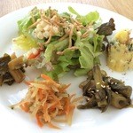 傍 - 地元野菜の前菜が優しい。