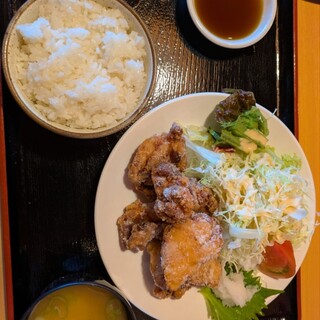 上越　食道園 - 料理写真:唐揚げが５個