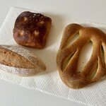 ラ・パン・ジュジュ - 料理写真:フォカッチャ、クッペ、シソの実のフーガス