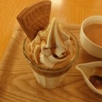 ブックマークカフェ - 北海道ソフトクリームにコーヒー投入