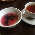 森のカフェおん - 紅茶とプルーン杏仁
