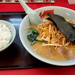 ラーメン山岡家 - 料理写真:ピリ辛ネギラーメン+半ライス