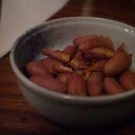 祇園サンボア - 皮付きピーナッツ