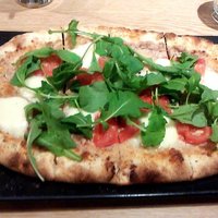 オービカ モッツァレラバー 横浜店 - ルッコラ・トマト・モッツァレラ