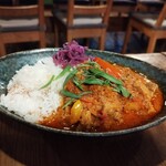 スープス　ヤツガタケ - トマトと豚バラのカレー