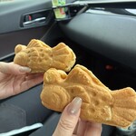 むっちゃん万十 - 手前が「ごろごろちゃん」、奥が「ハムエッグ」｡