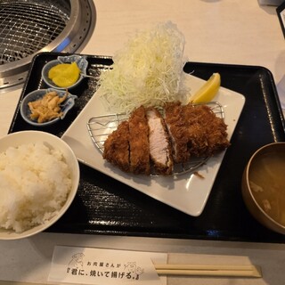 お肉屋さんが『君に、焼いて揚げる。』_0