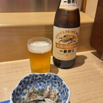すし亭 - 瓶ビール　803円　付き出し　385円