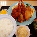 動坂食堂 - ミックスフライ定食