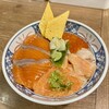 磯丸水産 - サーモン4色丼