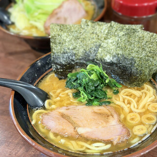 横浜家系 まるに家_0