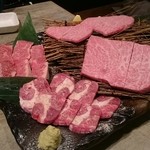 焼肉　かける - 塩系。タンツラ、上ハラミ、シンロース、ハネシタ。塩、レモン、わさびで。