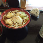 竹の家 - 親子うどん480円＋鮭わかめおにぎり100円