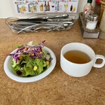 バンビ - 料理写真:サラダとコンソメスープ付き