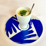 Le Télescope - とうもろこしの冷製ポタージュ
トマトコンソメのジュレと羊乳のフロマージュブラン