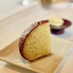 Le Télescope - 自家製パン。そのままでも相当美味しく、添えられたバターがまた秀逸でした✩⡱