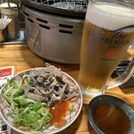 焼肉ホルモン酒場 たかちゃん - センマイ刺し659円.生ビール（ランチ価格）319円