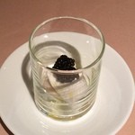 フォリオリーナ・デッラ・ポルタ・フォルトゥーナ - 2015/4 ピエモンテの山羊のチーズ オシェトラキャビア、タンポポの葉のジュレ