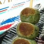 和菓子処 純 - よもぎ団子☆130円♪バス車内にて★