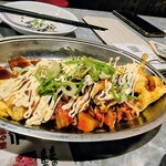 奈良駅前応援団 大分からあげと鉄板焼 勝男 - 豚平焼きキムチ入り