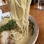 徳吉ラーメン - 麺は 佐賀ラーメンにしたら細め？