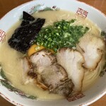 徳吉ラーメン - 卵入りラーメン  810円なり