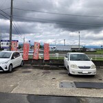 徳吉ラーメン - 駐車ラインが引かれてないから分かりにくい⁉︎