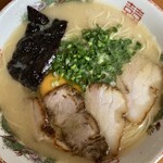 徳吉ラーメン - 卵は黄身だけ入れることもできるみたい