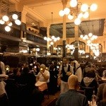 Bouillon CHARTIER - ギャルソン達がせわしなく動きます。