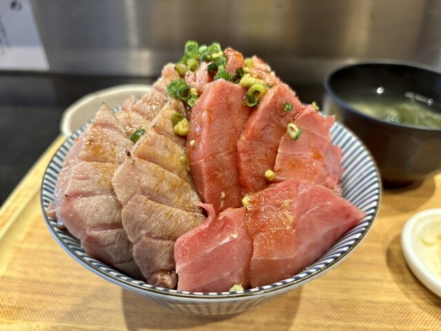 Donburiya Magurodon Megumi 1 gou - Kanda/Kaisen-don (Seafood bowl