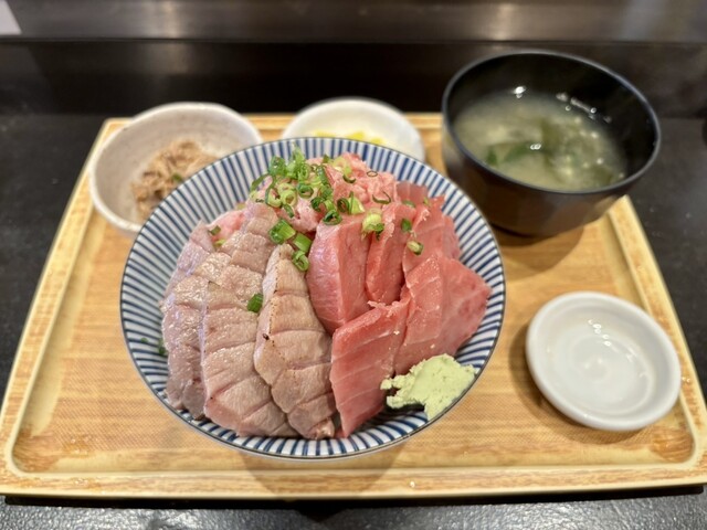DON★BURIです Donburiya Magurodon Megumi 1 gou - Kanda/Kaisen-don (Seafood bowl