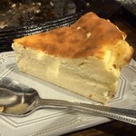串焼き まる福 - 激うまバスクチーズケーキ（カット）