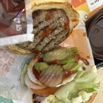 バーガーキング - 料理写真:アボカド見えるかな、少ない、数切れ､､､