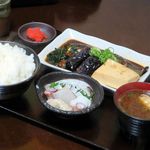 漁師居酒屋 楓 - 他の方の日替り定食はにしんの煮付けと刺身（ごはん大盛り）