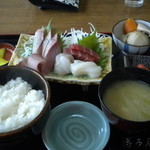 刺身定食、８５０円。