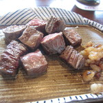 ステーキ（９０ｇ）１５００円。