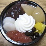 シャトレーゼ - 料理写真:和涼白桃クリームあんみつ（上段）