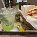 FRESHNESS BURGER - ドリンク写真:BLTセット