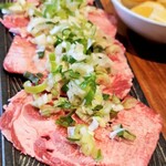 炭火焼肉 ゴールデンホルモン - ねぎ塩牛タン
