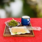 久保田呉服店 - 料理写真:200円：田楽わらび餅
200円：抹茶わらび餅