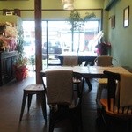 深緑 - 私の座った場所から入り口に向かってパチリ