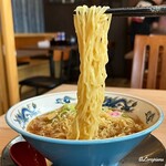 煮干結社 麺や 鹿道山 - 茹で切られた細ちぢれ麺