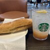 スターバックスコーヒー - 独りブランチは「ハム&マリボーチーズ 石窯フィローネ」と「チラックス ソーダ ピーチ」を…